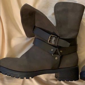 Never worn boots. NO tags